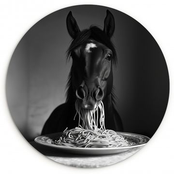 Tableau rond - Cheval - Assiette - Pâtes - Nappe - Noir et blanc - Animaux