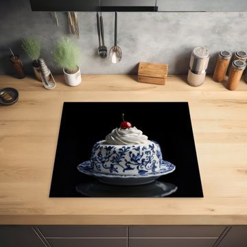 Protection plaque induction - Gâteau - Crème fouettée - Cerise - Assiette - Bleu de Delft
