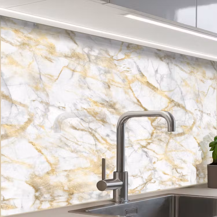 Crédence cuisine - Marbre - Blanc - Expressif - Accents dorés — 1