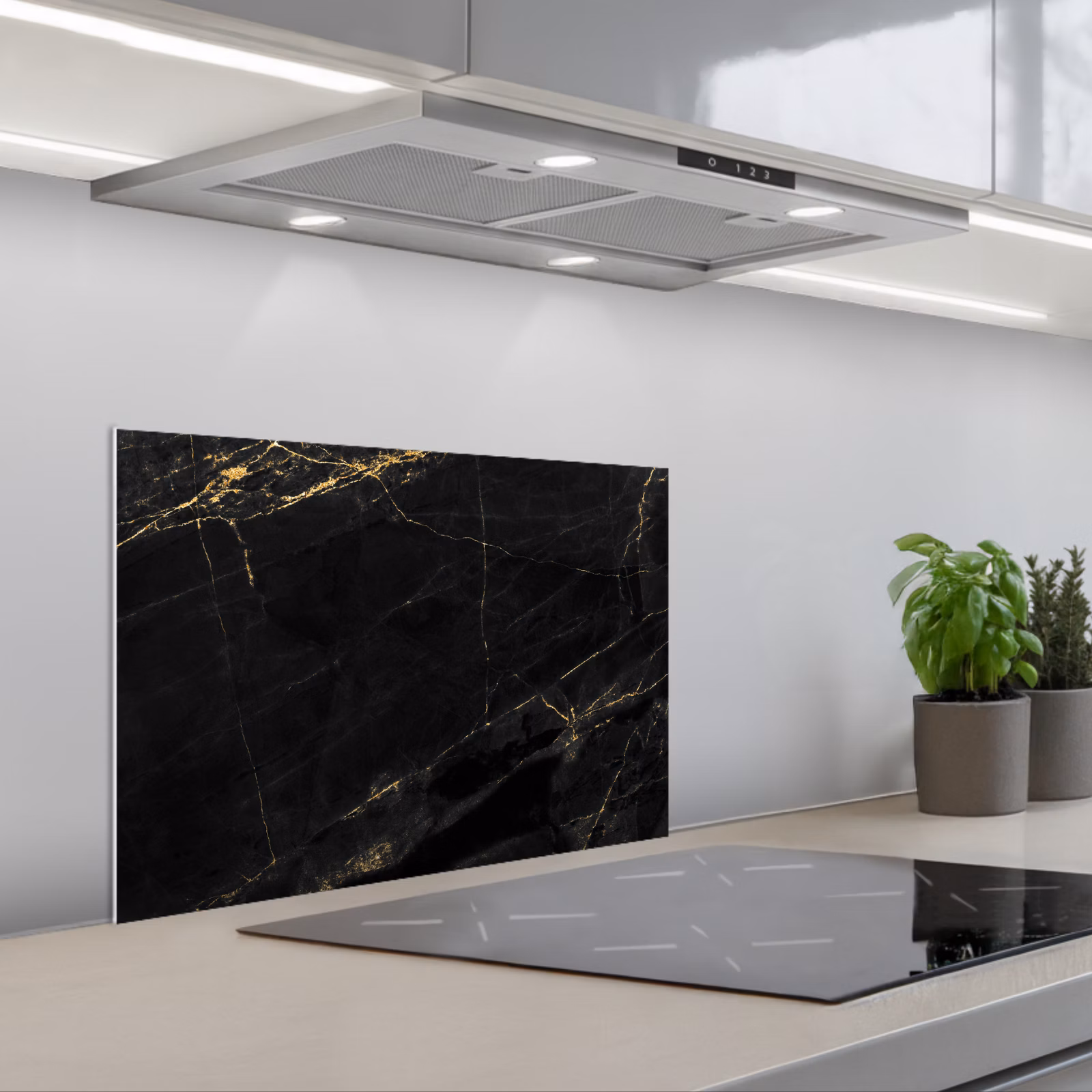 Fond de hotte - Aspect marbré - Luxe - Noir - Or — 1