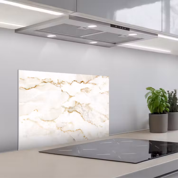 Fond de hotte - Marbre - Chaux - Or - Luxe - Aspect marbre - Blanc — 1