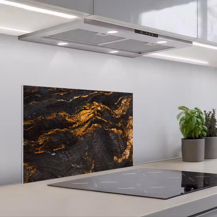 Fond de hotte - Marbre - Lime - Noir - Or - Aspect marbre - Luxe — 1