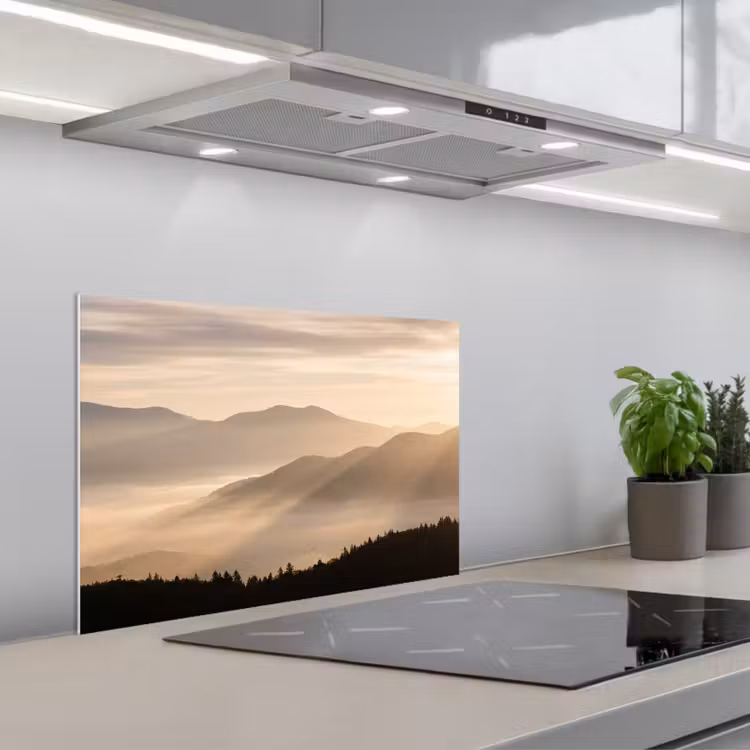 Fond de hotte - Montagnes - Brouillard - Rayons de soleil — 1