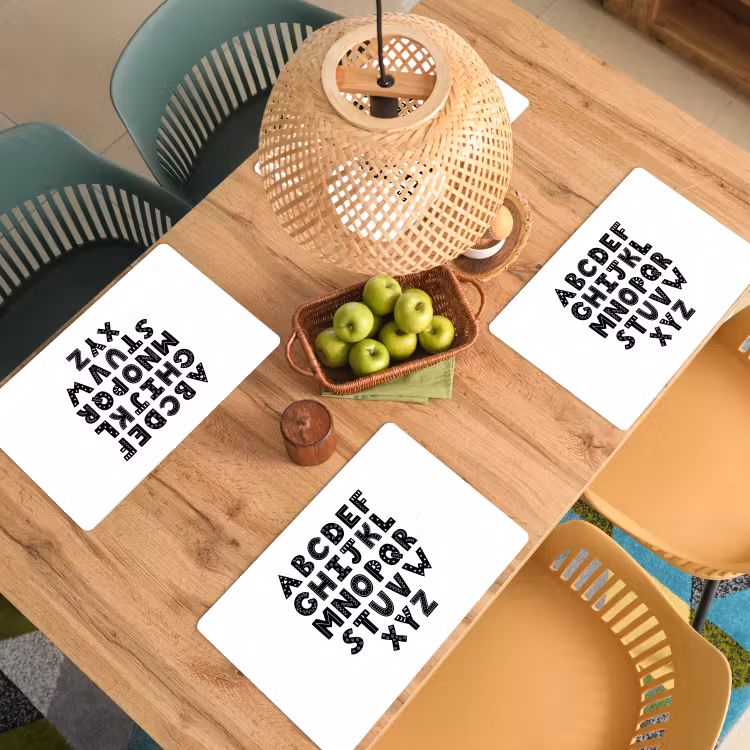 Sets de table - Illustration de l'alphabet en lettres noires — 3