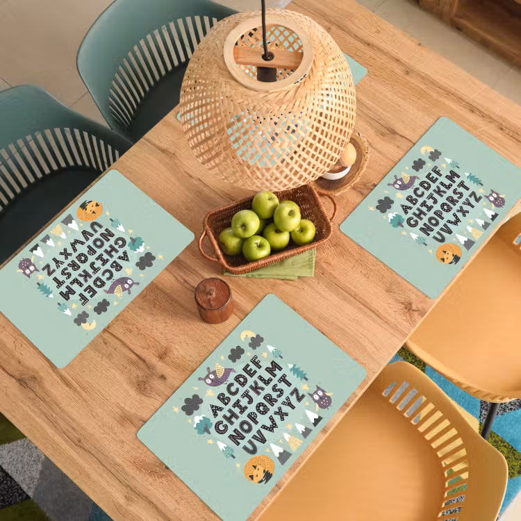 Sets de table - Illustration de l'alphabet sur fond vert — 3