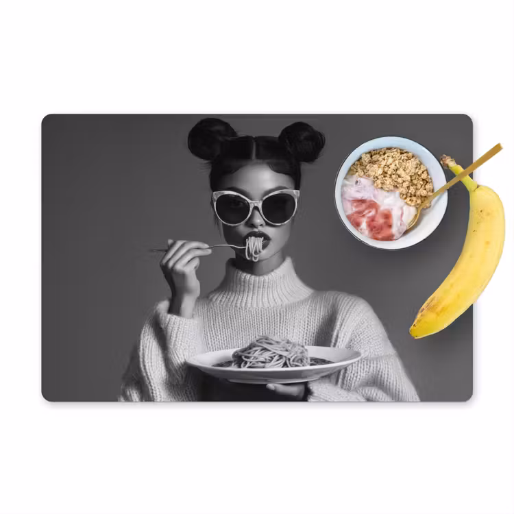 Sets de table en vinyle - Femme - Pâtes - Lunettes de soleil — 1