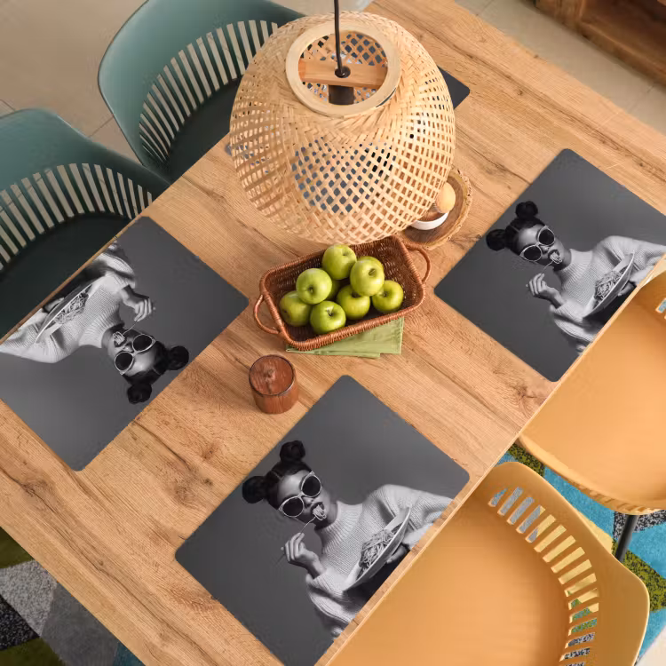 Sets de table en vinyle - Femme - Pâtes - Lunettes de soleil — 3