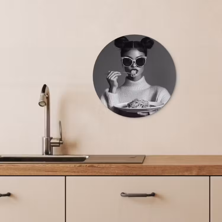 Tableau rond - Femme - Pâtes - Lunettes de soleil — 3