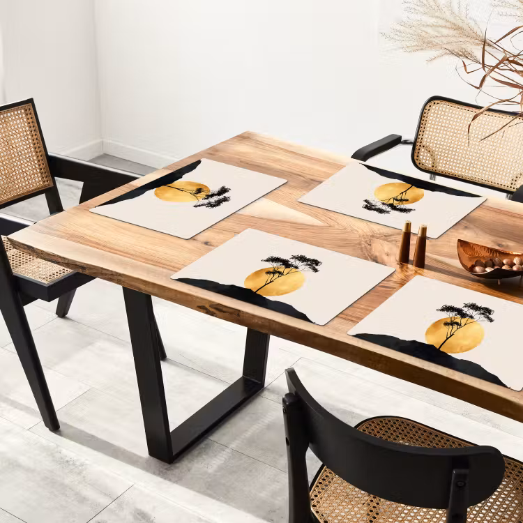 Sets de table en vinyle - Arbre noir - Cercle d'or - Colline — 4