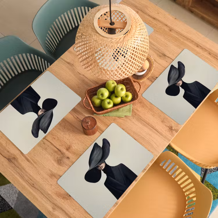 Sets de table en vinyle - Noir - Femme - Chapeau — 3