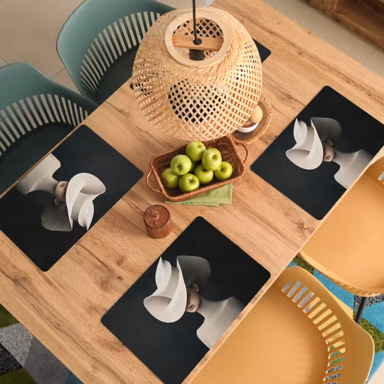 Sets de table en vinyle - Femme - Ondulée - Chapeau — 3