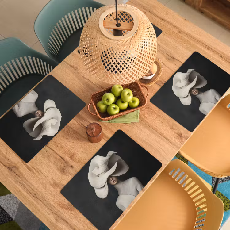 Sets de table en vinyle - Moderne - Femme - Chapeau — 3